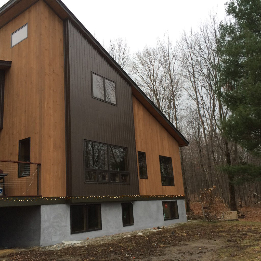 Roof SIP overhand on a Contemporary home in Hinesburg, Vermont