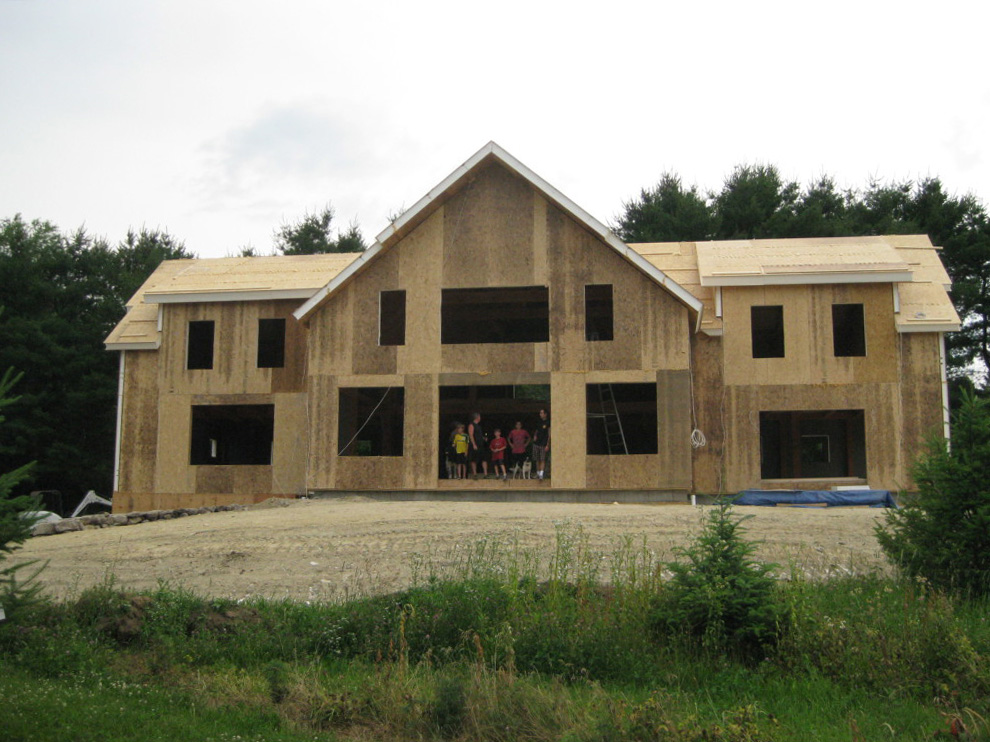 Timber frame structure SIPs installation